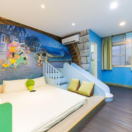 Bed and Breakfast Fairytale House Tainan Esterno foto