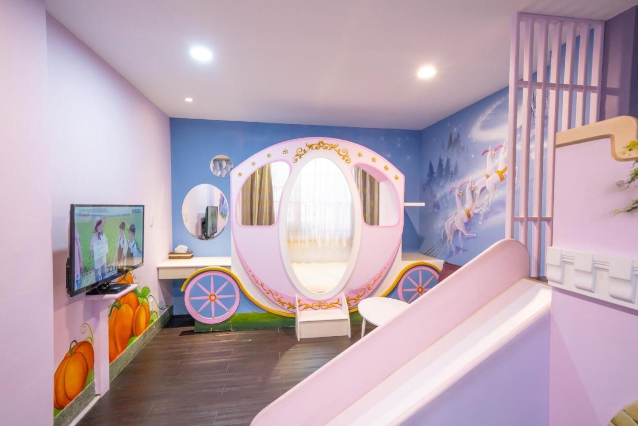 Bed and Breakfast Fairytale House Tainan Esterno foto