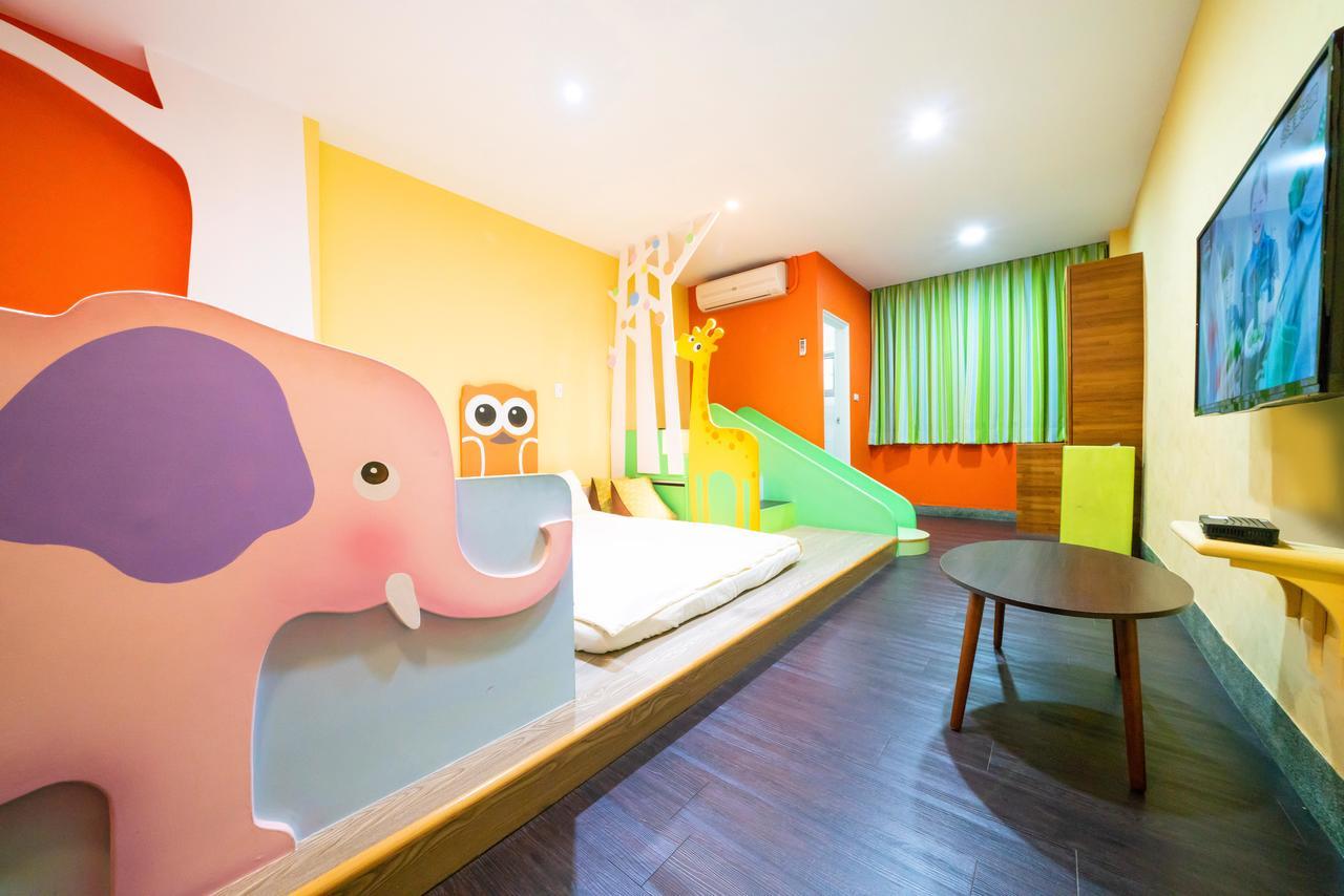 Bed and Breakfast Fairytale House Tainan Esterno foto