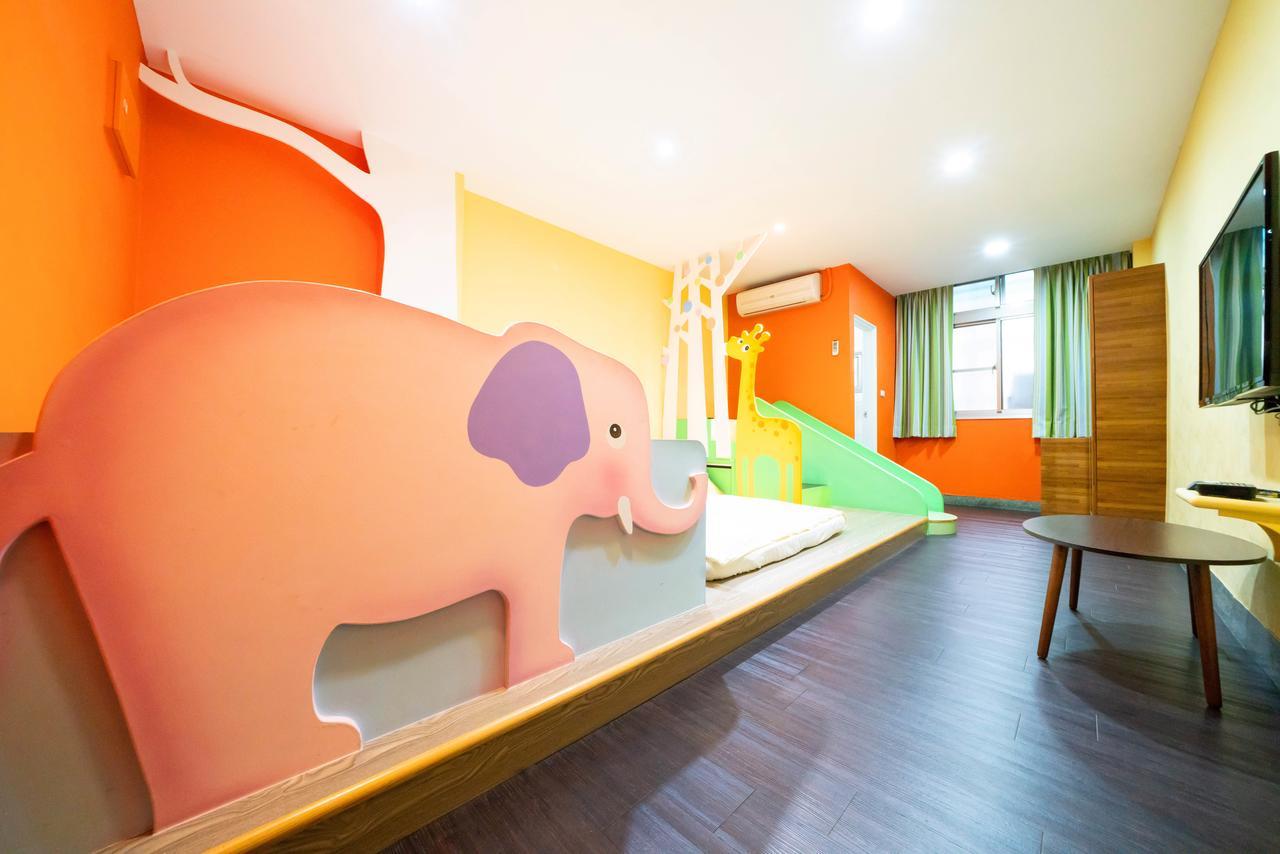 Bed and Breakfast Fairytale House Tainan Esterno foto