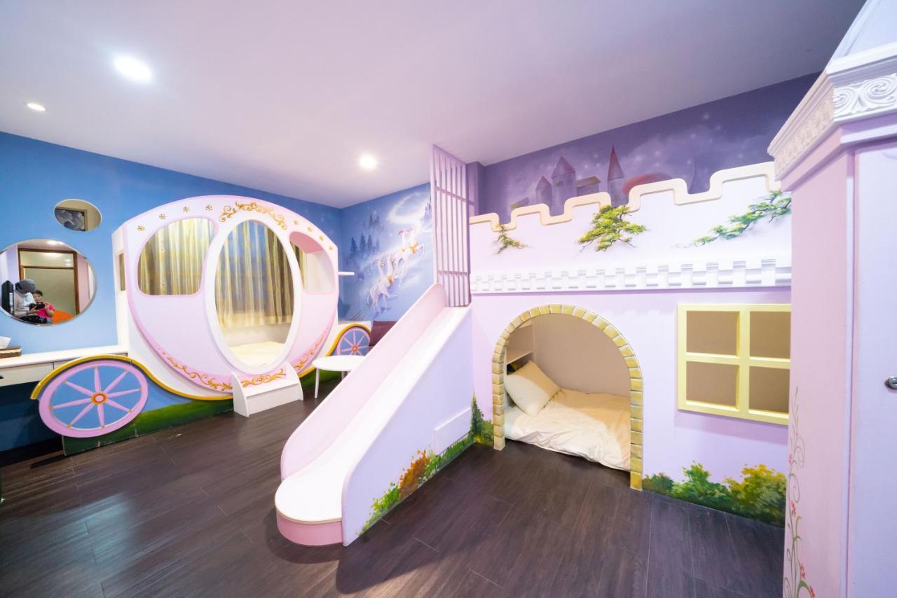 Bed and Breakfast Fairytale House Tainan Esterno foto