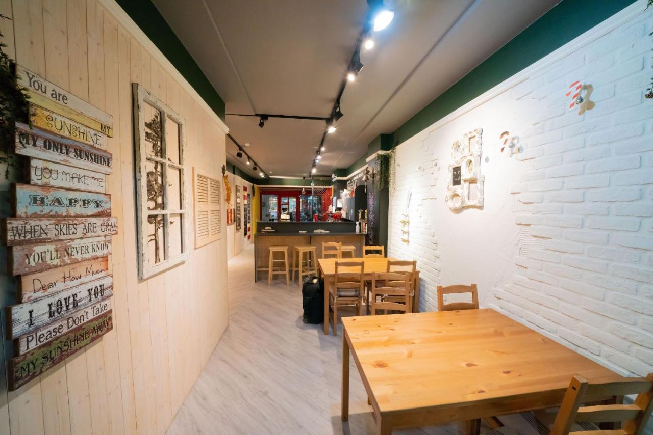 Bed and Breakfast Fairytale House Tainan Esterno foto